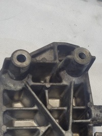 Кронштейн генератора оригинальный номер 9146253 volvo v40 1 1 99r 1.6b с Разборки, фото thumb