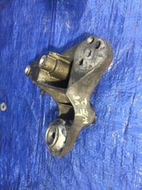 фото thumb №1, Audi s6 a6 4.2 v8 c5 лапи двигателя левая 4b3199351c