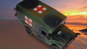Военный автомобиль Hummer, камуфляж скорой помощи A
