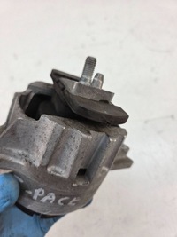 фото thumb №4, Land rover range rover velar 2018 кронштейн / кронштейн двигателя