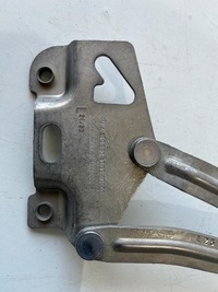 фото thumb №2, Mercedes sprinter 910 петля капот лівий оригінал