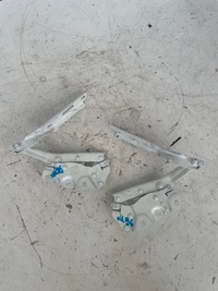 фото thumb №1, Петли капот audi a3 8v0