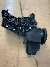 фото thumb №1, Заливная горловина масла nissan navara d23 2.3 dci