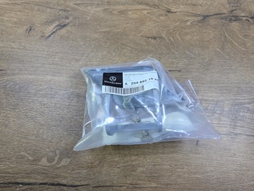 фото thumb №1, Mercedes c клас 63 amg w204 заглушка склоомивача a2048801924