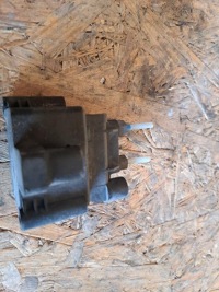 фото thumb №1, Mercedes w213 клапан распределитель airmatic 2513200158