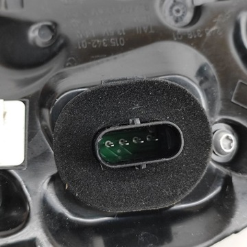 фото thumb №7, Tesla модель 3 2022 левая сторона лампы задней крышки багажника