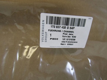 фото thumb №8, Vw touran прокладка стёкла дверь правых перед 1t0837432g