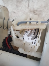 фото thumb №8, Насос топлива оригинальный номер 82 00 683 209 renault thalia ii 1.2b 10r.