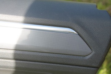 фото thumb №4, Боковина двері оббивка правий зад vw tiguan ii r line шкіра