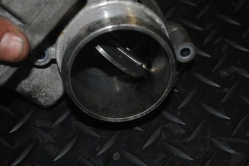 фото thumb №7, Дроссельная заслонка audi a4 b7 bkn 3.0 8e0145950d