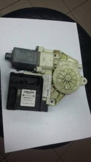 фото thumb №1, Моторчик подъёма стекло audi a3 8p 8p0959801a