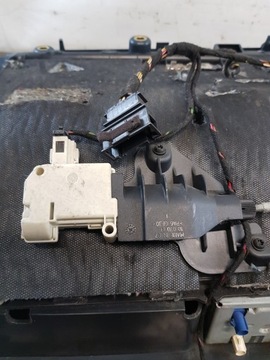 фото thumb №11, Audi a6 c6 бардачок пассажира 4f1857035 + чейнджер