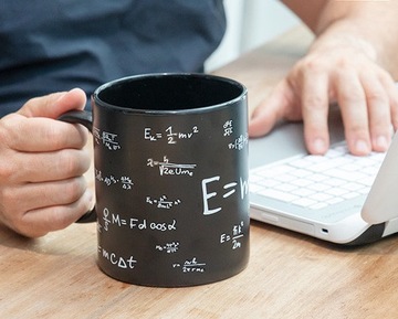 ГИГАНТСКАЯ КРУЖКА МАТЕМАТИКА 850 мл дизайн E=mc2 XXL
