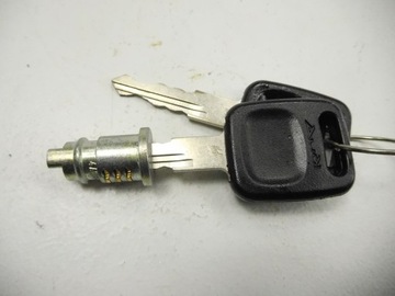 фото thumb №5, Замок цилиндр бардачка audi 80 88-95 4a0857113b