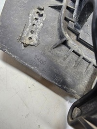 фото thumb №9, Заглушка кронштейн распылителя левая audi a5 8t 8t0955635 8t0807787