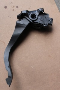 фото thumb №1, Citroen c3 picasso педаль газа потенциометр 1.6 vti 9681383980