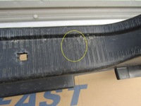 фото thumb №15, 5 mercedes w202 sedan пластик защита поперечина заднего замка багажника