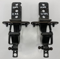 фото thumb №1, Петлі кришки volvo xc70 31218425 пара