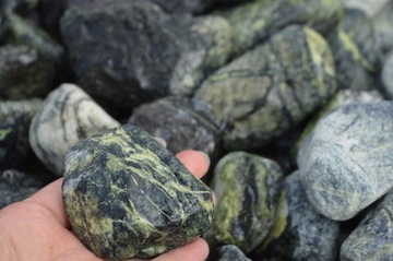 ГАЛЬКА ЗЕЛЕНАЯ GREEN&BLACK STONE GARDEN 2-4 см 25кг