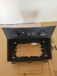 фото thumb №1, Tucson iii lift полка разъём прикуривателя 84630-d7ad0