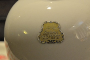 Lindner echt gold pękaty ze złotym pierścieniem 18 cm ecru