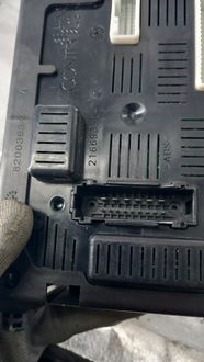 фото thumb №4, Коробка предохранителей renault clio 1.2b iii 07r