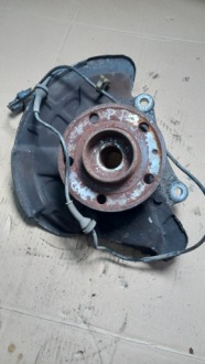 фото thumb №1, Поворотний кулак права перед volvo s60 2.4b 01r sedan