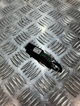 фото thumb №1, Гнездо port usb skoda superb iii 3v 15- 5q0035726e