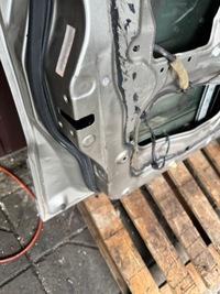 фото thumb №10, Двері ліві передні mitsubishi pajero iii 5d планка