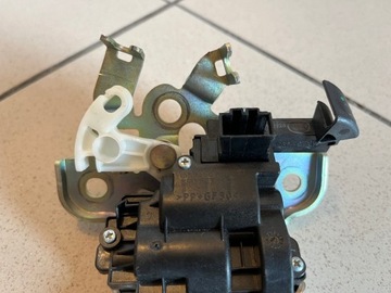 фото thumb №8, Замок крышки багажника audi seat skoda octavia 3 оригинальный номер