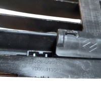 фото thumb №3, Решётка w бампер средняя renault clio iv 12-16