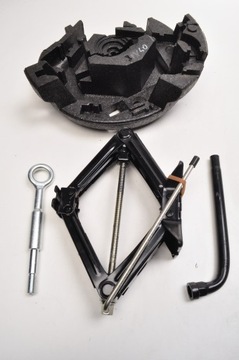 фото thumb №6, Volvo v40 ii набор домкрат подъемник ключ ушко 31381882 31381637 31362159