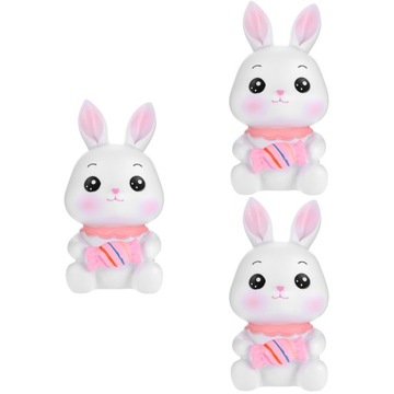 ДЕВУШКА ПОДАРИТ НАСТОЛЬНЫЕ ИГРУШКИ ИГРУШКИ КРОЛИКА