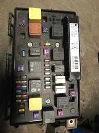 фото thumb №1, Коробка запобіжників opel 13268301 lk