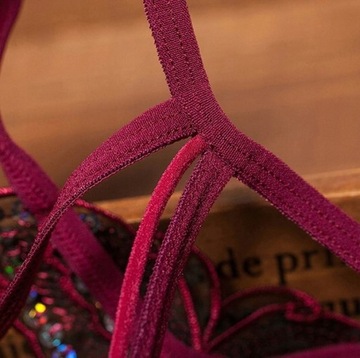 Otwarte majtki stringi z dziurką koronka cekiny Perły Prezent