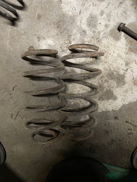 фото thumb №1, Пружини зад jeep grand cherokee wj 4.0