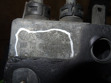 фото thumb №9, Audi a3 8p jetta 2.0 домкрат коробки передач 1k0711049