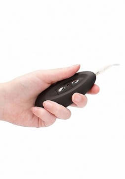 DILDO Z PRZYSSAWKĄ CZARNY DUŻY PENIS Z JĄDRAMI