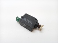 фото thumb №1, Привід замка кришки задня land rover discovery iii