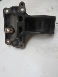 фото thumb №5, Кронштейн підпора піввісь peugeot 308 980161028