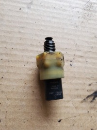 фото thumb №1, Датчик давления масла volvo xc90 ii 2.0 d оригинальный номер