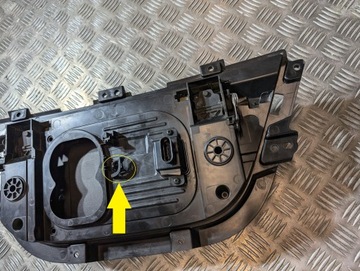 фото thumb №7, Maxus ev30 e доставляти 3 2019- решітка радіатора логотип кришка заряджання