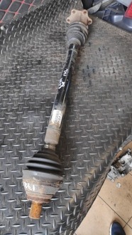 фото thumb №1, Піввісь права перед 2.0 tdi vw passat b8 3q0407272at