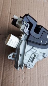 фото thumb №10, A6 c7 рестайлінг замок двері лівий зад 8pin a7 s7 q2 q3