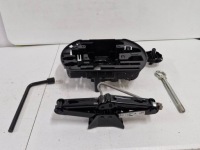 фото thumb №7, Peugeot 308 ii 2 t9 вкладка багажника домкрат ушко буксировочные 9817224380
