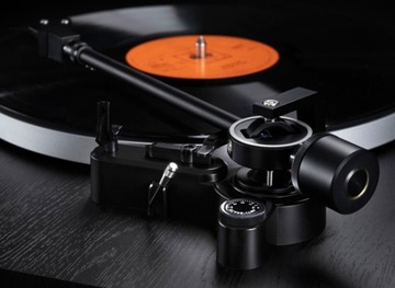 Проигрыватель проигрывателей DUAL CS 518 С ПРЕДУСИЛИТЕЛЕМ ORTOFON 2M RED BLACK CARTRIDGE