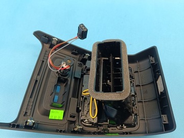 фото thumb №13, Audi a4 b9 2024 r avant 2,0 tfsi 110kw решётка воздуховод зад туннеля среднего