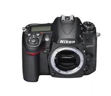 Зеркальная камера Nikon D7000, корпус объектива 18-105 VR