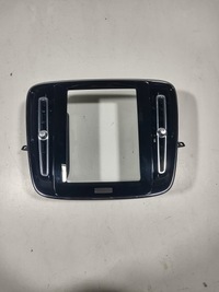 фото thumb №1, Volvo xc40 21r середня рамка решітка навігації радіо 31442628