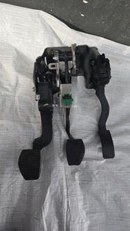 фото thumb №1, Педаль гальма зчеплення газу комплект opel crossland x 9802461380